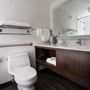 Premium King Room Communications Accessible Tub
